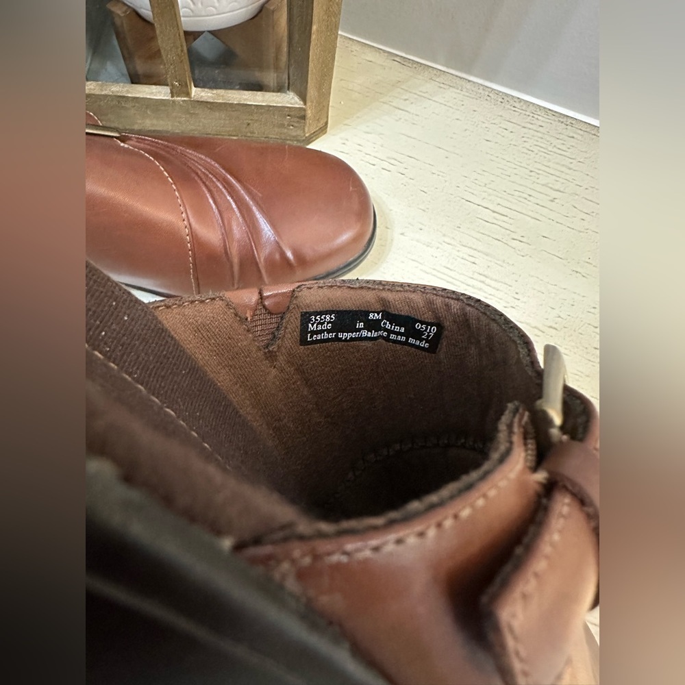 CLARKS Leather Slip on Women’s Brown Shoe size 8M - Picture 11 of 11